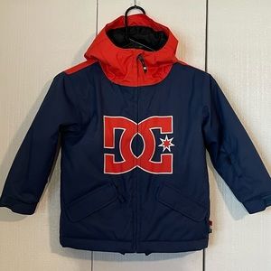 Boys size 4/5 DC snow winter jacket. Selling with size 4 pants that match